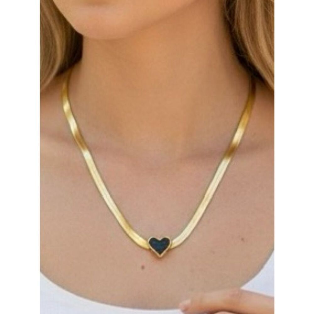 Black heart necklace Q1063